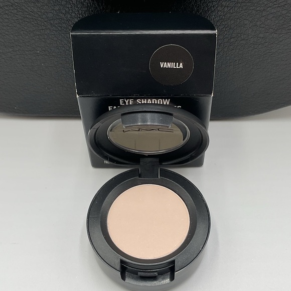 MAC Cosmetics Velvet Eyeshadow in Vanilla - BNIB, Rare & Discontinued - Picture 7 of 16